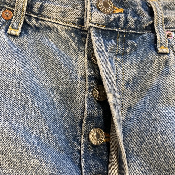 Like New Agolde Parker Shorts - Picture 5 of 16